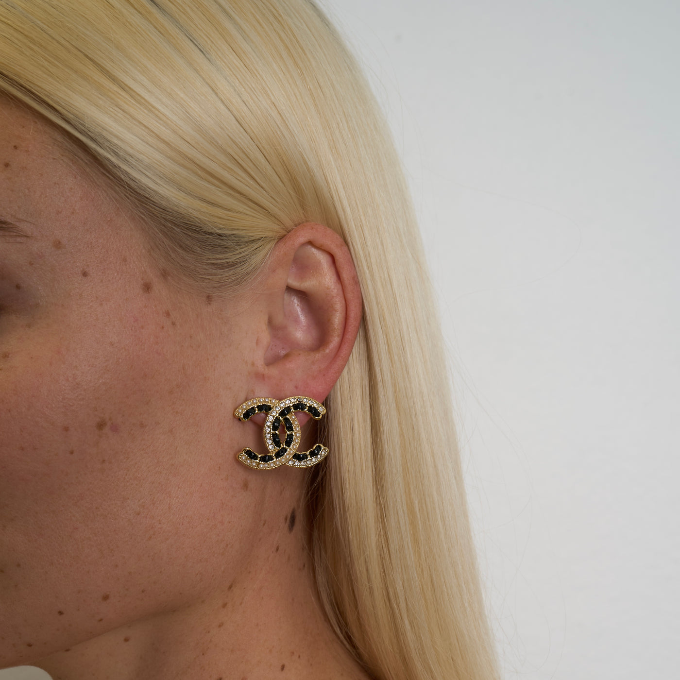 Reworked Chanel Black & Strass - Earrings