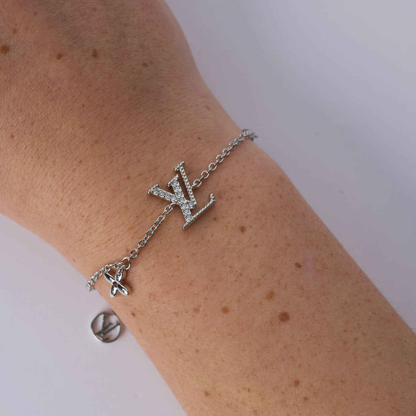 Reworked LV Silver Strass Logo - Bracelet